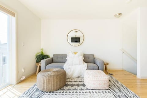 Beautiful Queen Anne home with Space Needle views House in South Lake Union