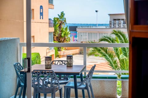 View (from property/room), Balcony/Terrace, Dining area