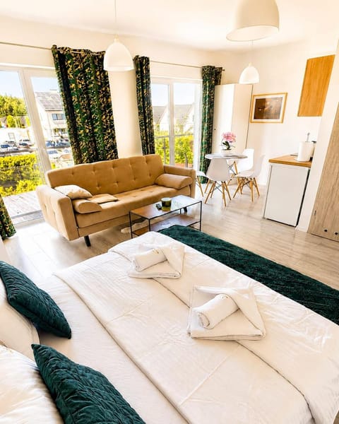 Bed, Living room, Photo of the whole room, Seating area, Bedroom, pet friendly, towels