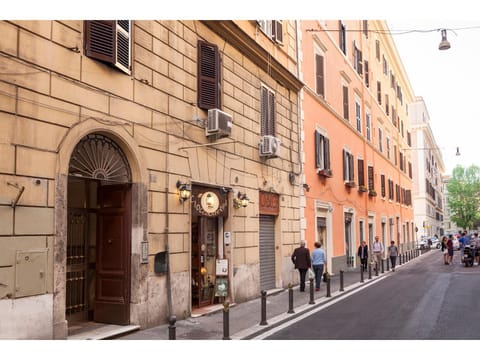 Facade/entrance