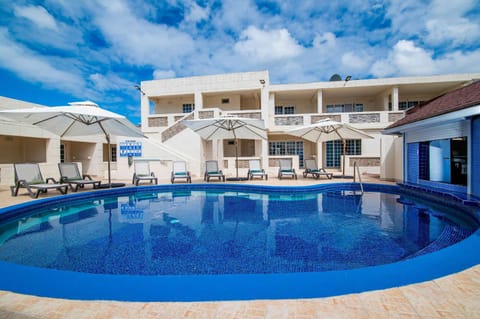 Property building, Swimming pool, Swimming pool