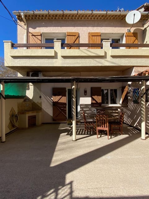 L'Escale Marine Wifi Parking Proche port House in La Ciotat