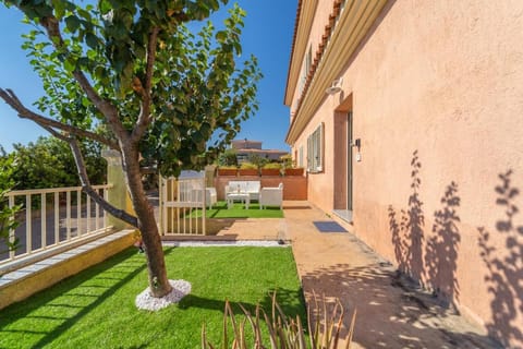 Property building, Spring, Day, Garden