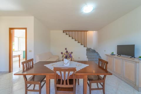 Communal lounge/ TV room, Seating area, Dining area