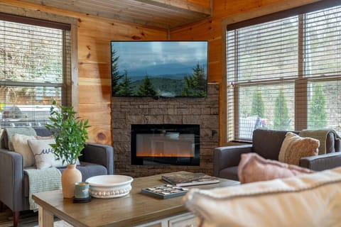 Honeybear Hideaways - New Bear-Themed Cabin Cozy and Family Friendly Retreat with Indoor Pool, Game Room, Bear Room and Hot Tub Cabin in Gatlinburg