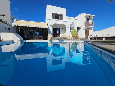 Property building, Swimming pool, Swimming pool