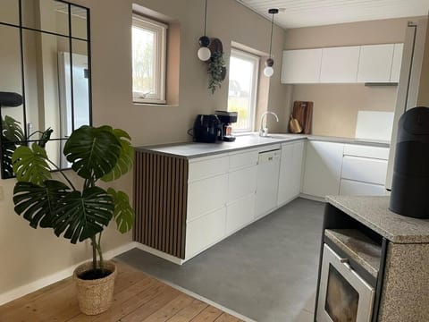 Stor lys lejlighed på 100 kvm, central beliggenhed Apartment in Central Denmark Region