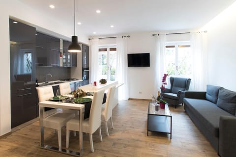TV and multimedia, Kitchen or kitchenette, Living room