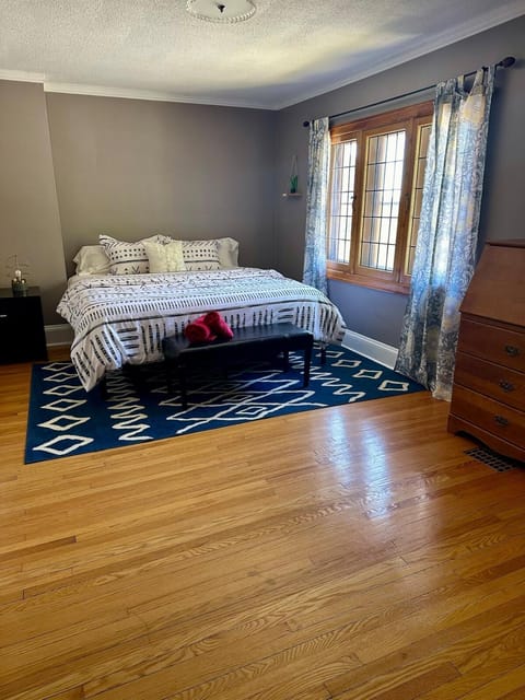 The Dows retreat with 2 car driveway House in Gatineau