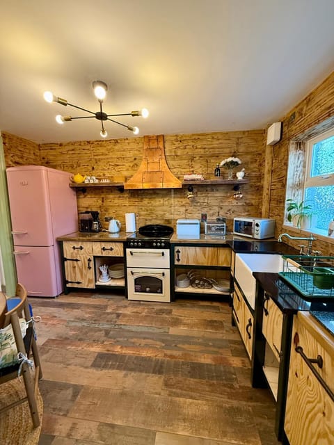 Superb Large Bespoke 5 Star Detached Villa, Prime Location, Belfast Stay Villa in Belfast