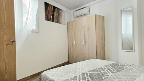 Bed, Photo of the whole room, Bedroom, wardrobe, air conditioner