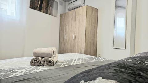 Bed, Bedroom, wardrobe, air conditioner