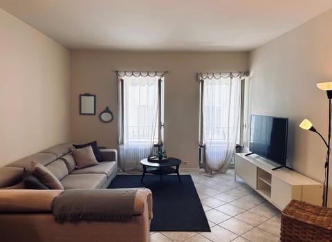 Communal lounge/ TV room, TV and multimedia, Living room, Seating area