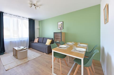 Living room, Dining area, Meals