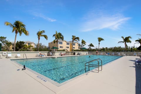 Stylish Longboat Key townhome minutes to beach Ospreys Nest House in Longboat Key
