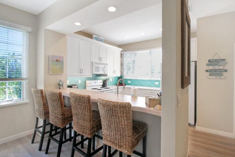 Stylish Longboat Key townhome minutes to beach Ospreys Nest House in Longboat Key