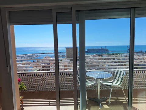 Patio, Natural landscape, View (from property/room), Balcony/Terrace, Dining area, Sea view