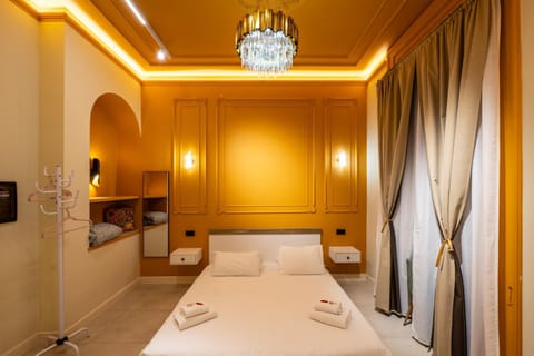 Bed, towels