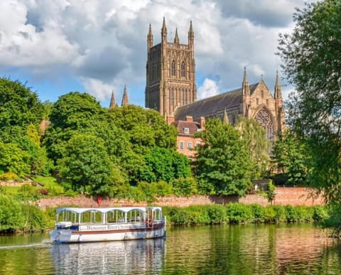 Nearby landmark, Natural landscape, City view, River view
