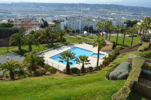 Studio équipé dans une résidence avec piscine à 10mn du centre ville Apartment in Nice