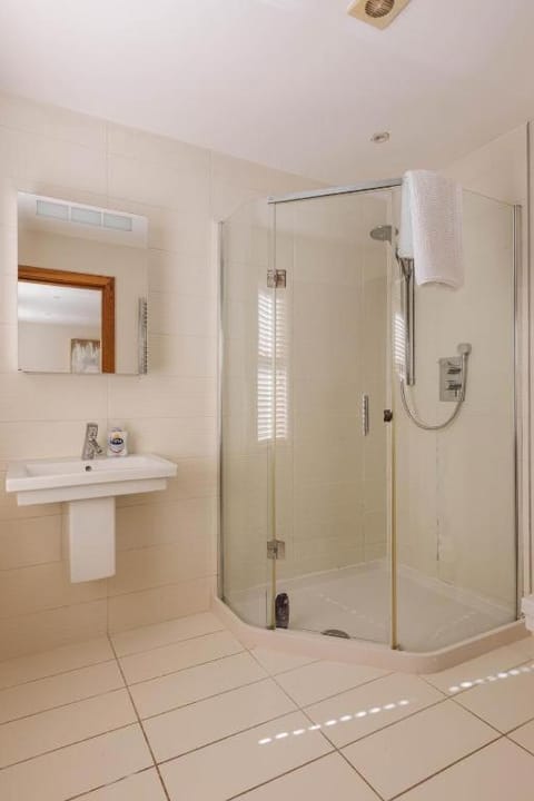 Tobela House, Sleeps 10, Ultra Luxury House in Northern Ireland