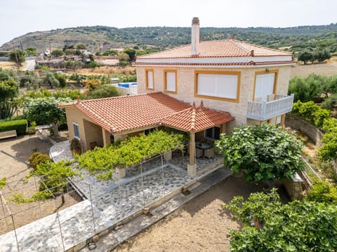 Property building, Spring, Day, Natural landscape, Bird's eye view, Garden, Garden view, Mountain view