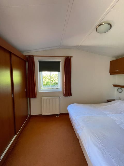 Cozy chalet near beach, dune and forest House in South Holland (province)