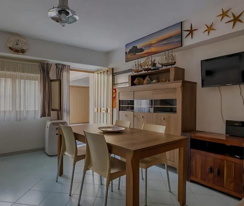 TV and multimedia, Kitchen or kitchenette, Dining area, oven