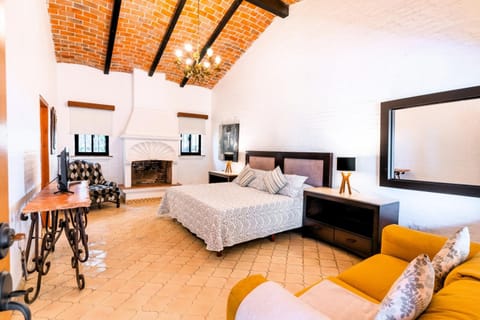 ANANA Rancho San Rafael | 3 BR & private porch Bed and Breakfast in Ajijic