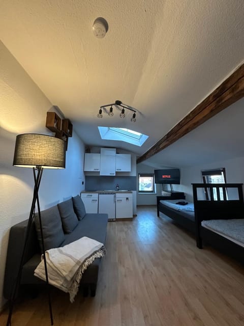 Bed, TV and multimedia, Living room, Photo of the whole room, Seating area, Bedroom