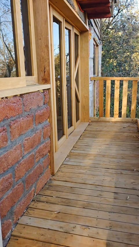 Property building, Day, Balcony/Terrace