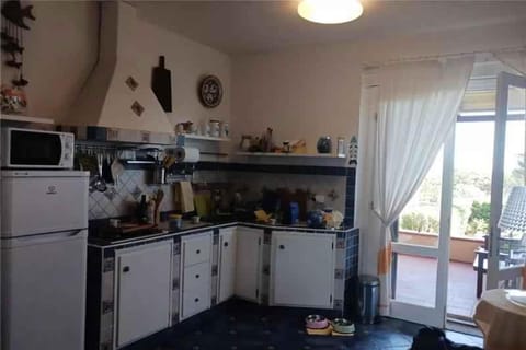 Dining area, microwave