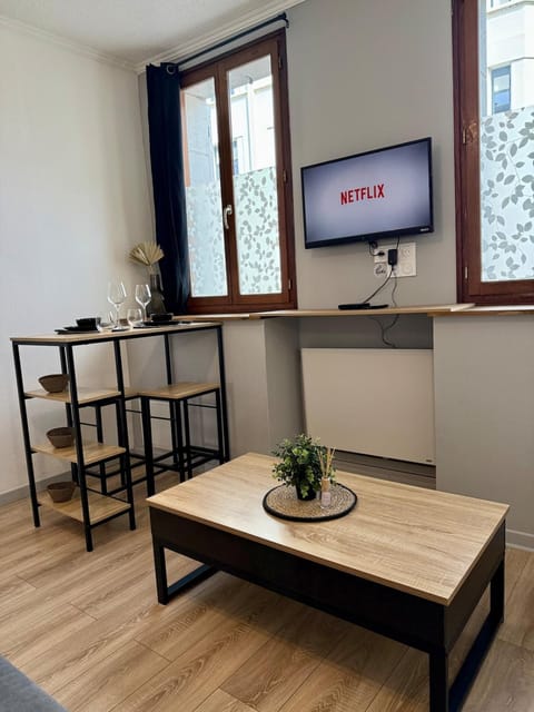 Le Coin Jau Wifi Hyper Centre Apartment in Bourges