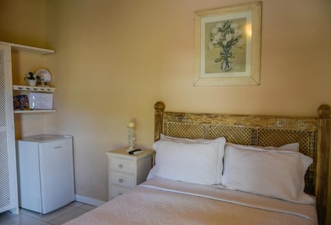 Photo of the whole room, Decorative detail, Garden view