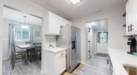 Modern Family Home with Three King Beds Near VA & Anschutz House in Aurora