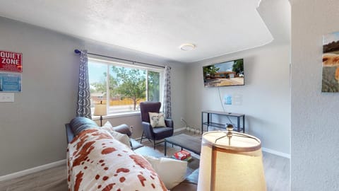 Communal lounge/ TV room, TV and multimedia, Living room, Photo of the whole room, Seating area, Evening entertainment