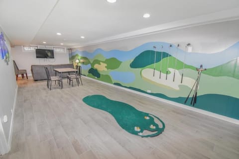 Family Home with Large Yard & Golf Theme Near Rail House in Denver