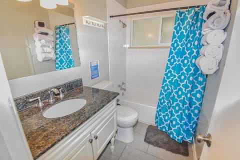 Family Home with Large Yard & Golf Theme Near Rail House in Denver