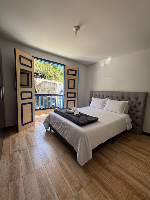 Bed, Photo of the whole room, Bedroom, towels
