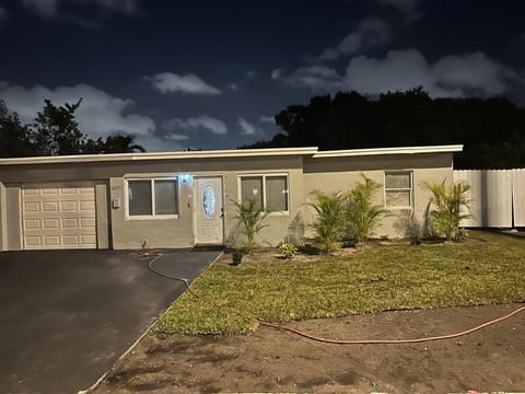 Luxury Entertainment home Hard rock stadium Villa in Miami Gardens