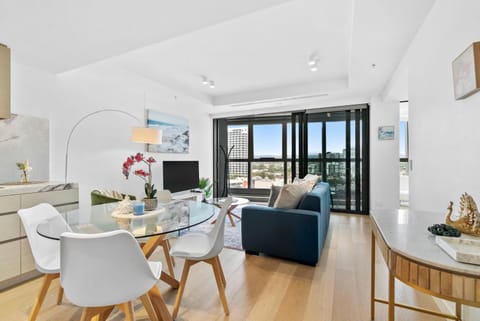 TV and multimedia, Living room, Dining area