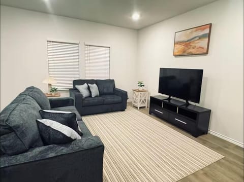 Communal lounge/ TV room, Living room, Seating area