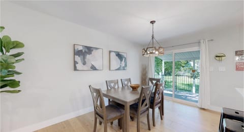 Seating area, Dining area