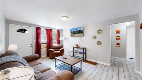 TV and multimedia, Living room, Photo of the whole room, Seating area