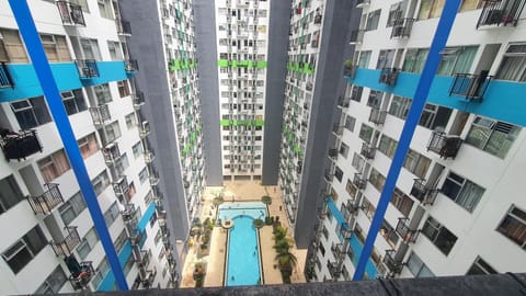 Property building, Day, Pool view, Swimming pool