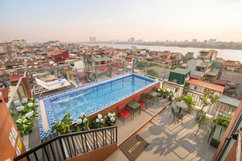 Swimming pool