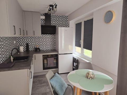 Kitchen or kitchenette, Dining area, oven, kitchen