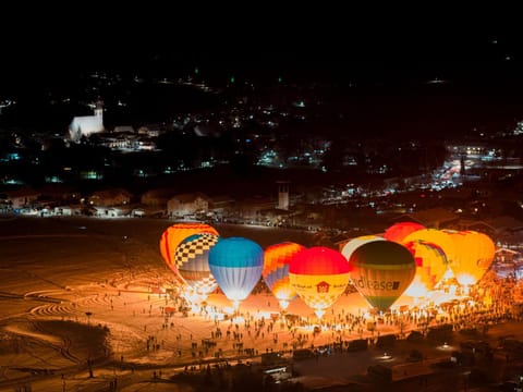 Night, Natural landscape, Activities, Bird's eye view, group of guests