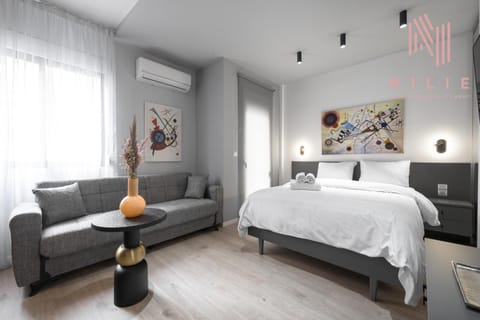 Bed, Living room, Seating area, air conditioner