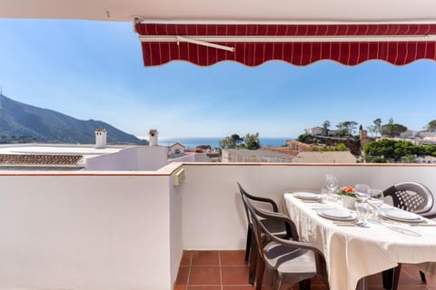 Property building, Balcony/Terrace, Living room